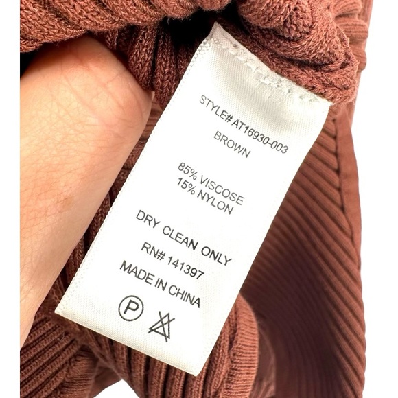 ASTR | S Small Rust Ribbed Bodysuit Cold Shoulder Sweater - Picture 6 of 7